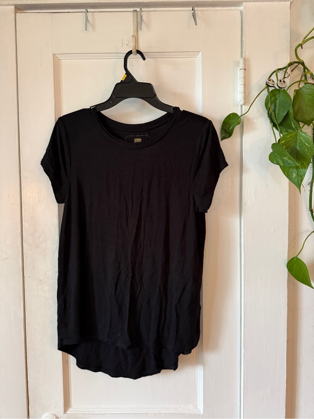 Cable & Gauge Black Short Sleeve Scoop Hem Tee size M